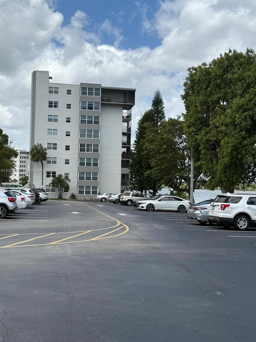 1175 Miami Gardens Dr 703 photo 10