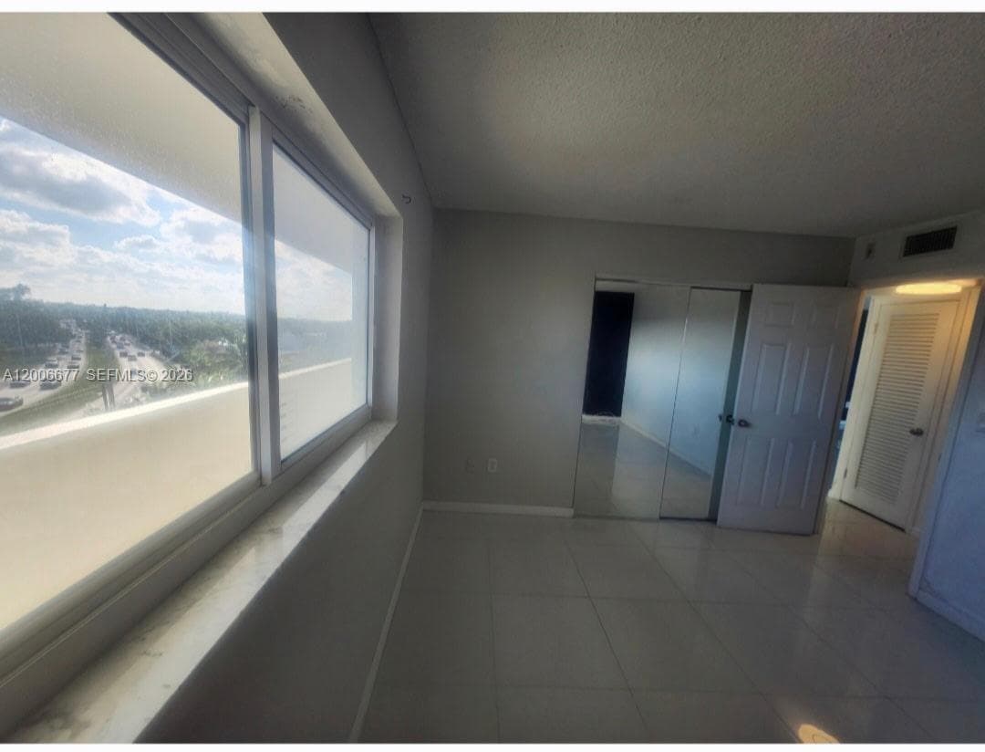 1175 Miami Gardens Dr 703 photo 19