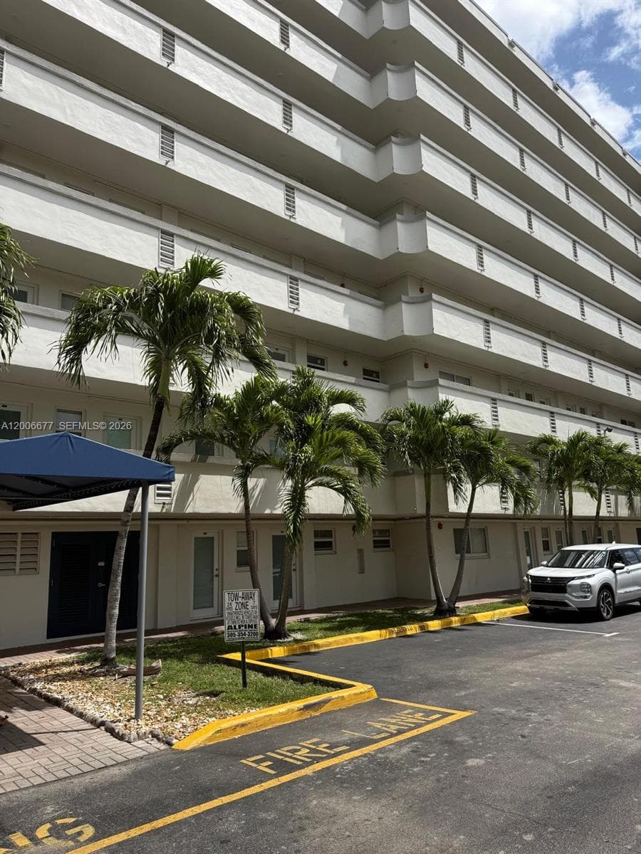 1175 Miami Gardens Dr 703 photo 8