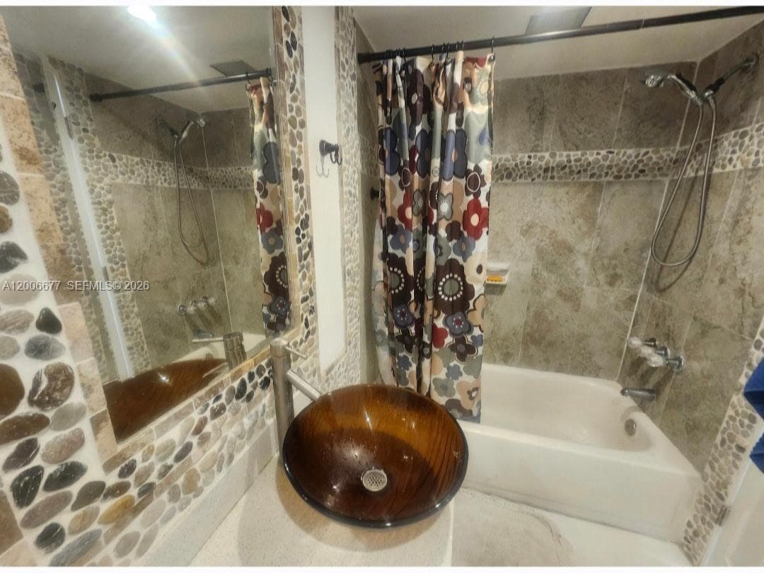 1175 Miami Gardens Dr 703 photo 21