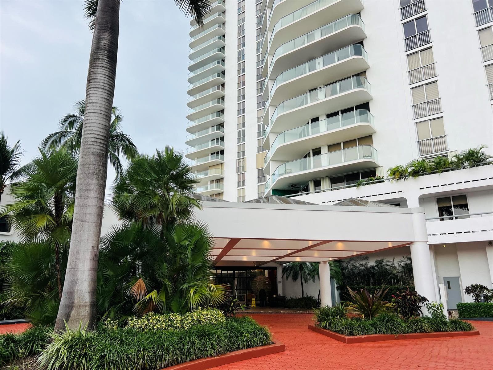 19707 Turnberry Way 12e photo 2