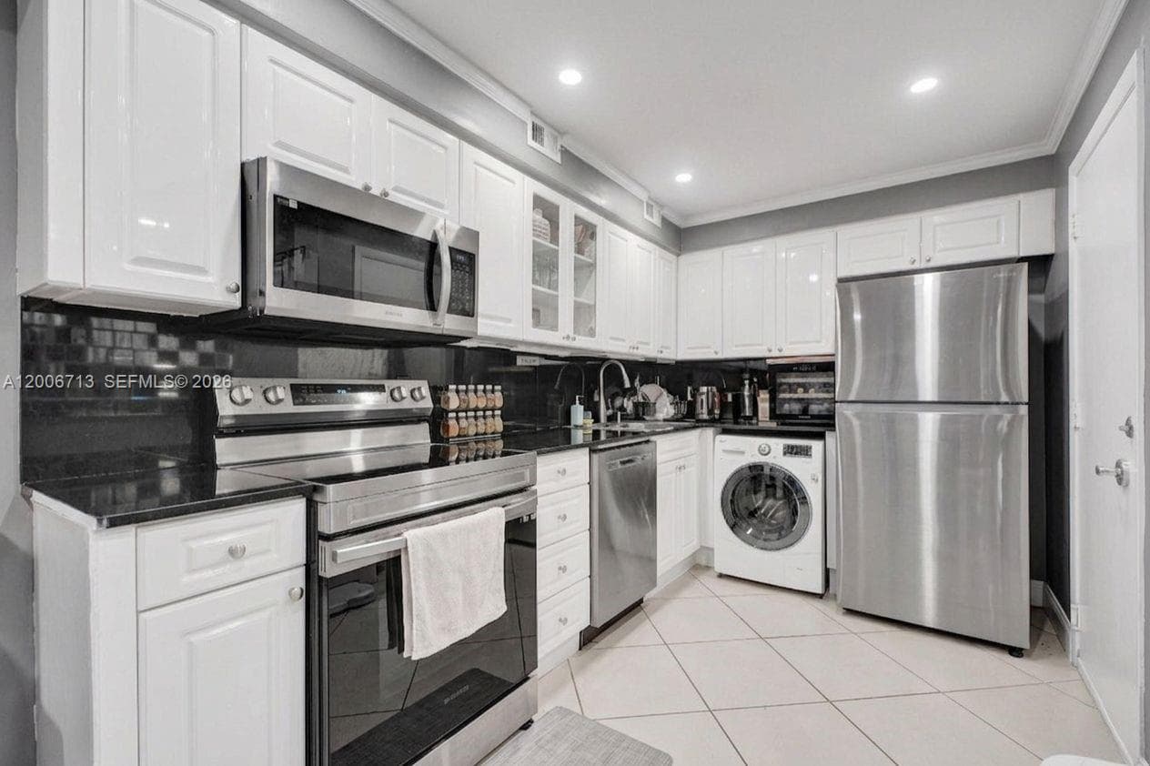 6770 Indian Creek Dr 14C photo 13