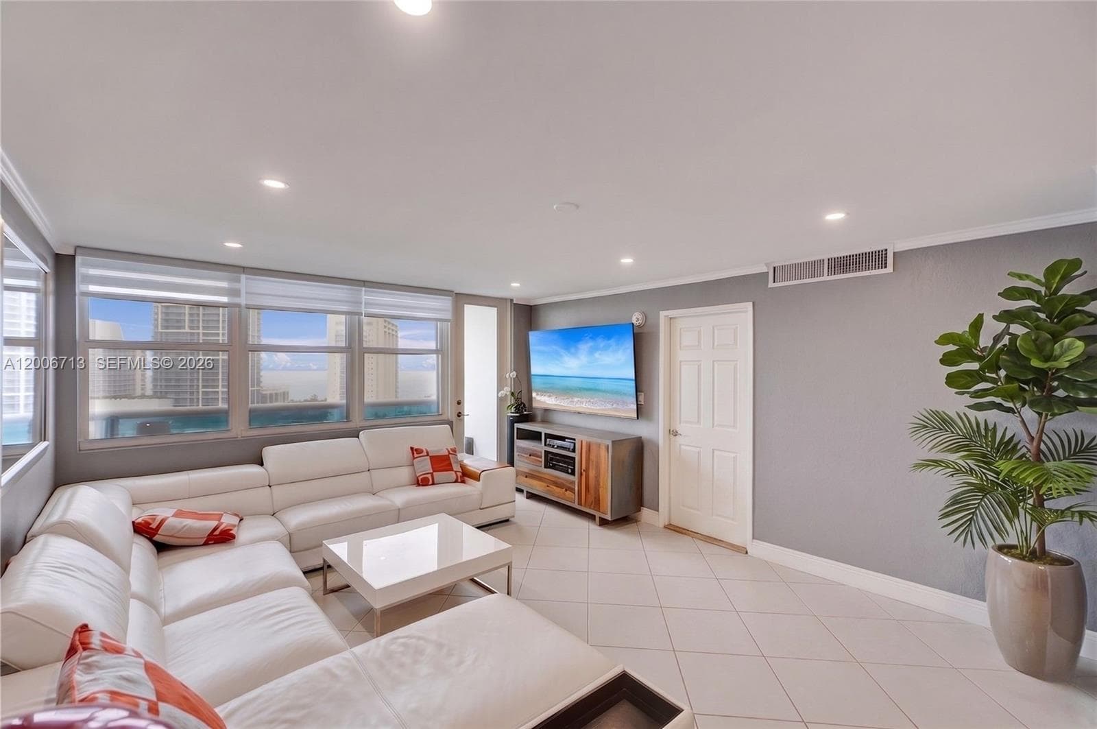 6770 Indian Creek Dr 14C photo 3