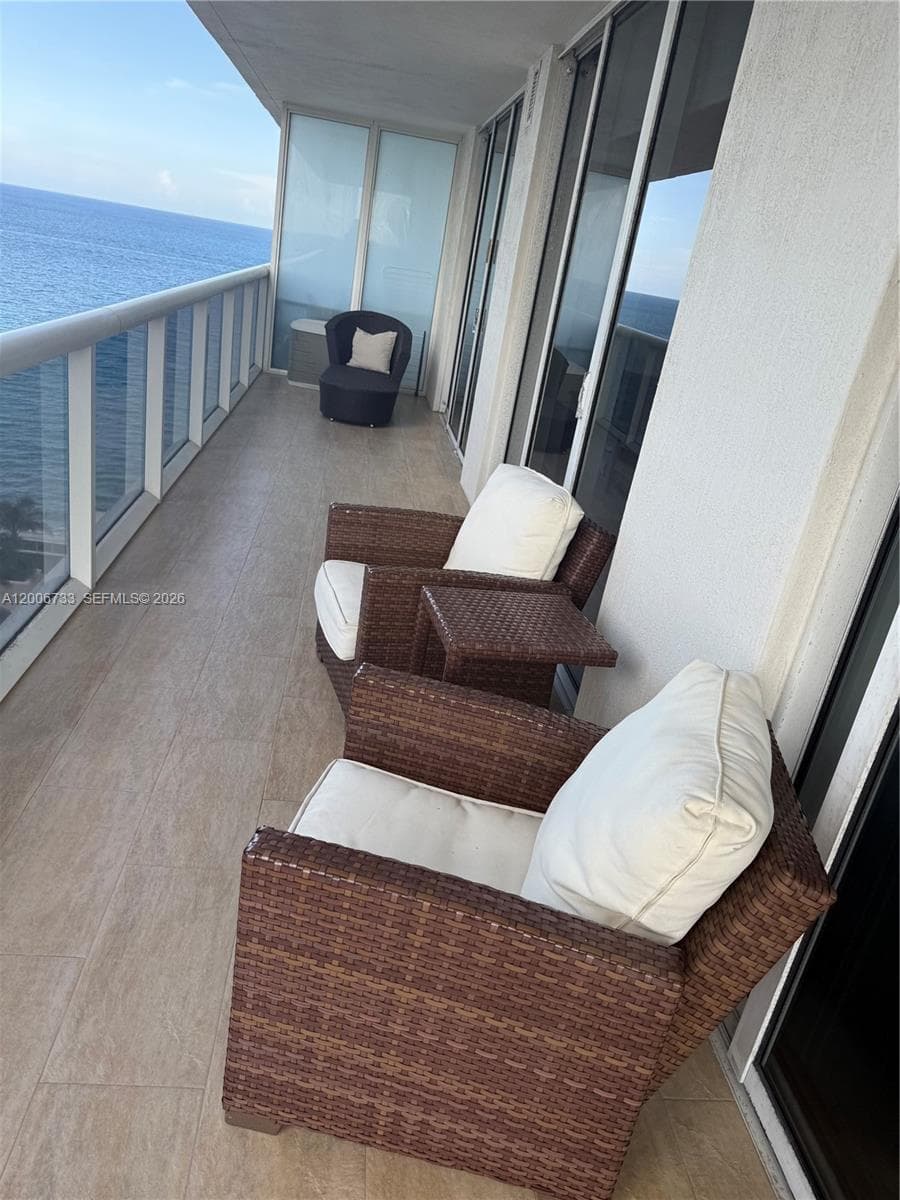 1830 S Ocean Dr 1708 photo 2