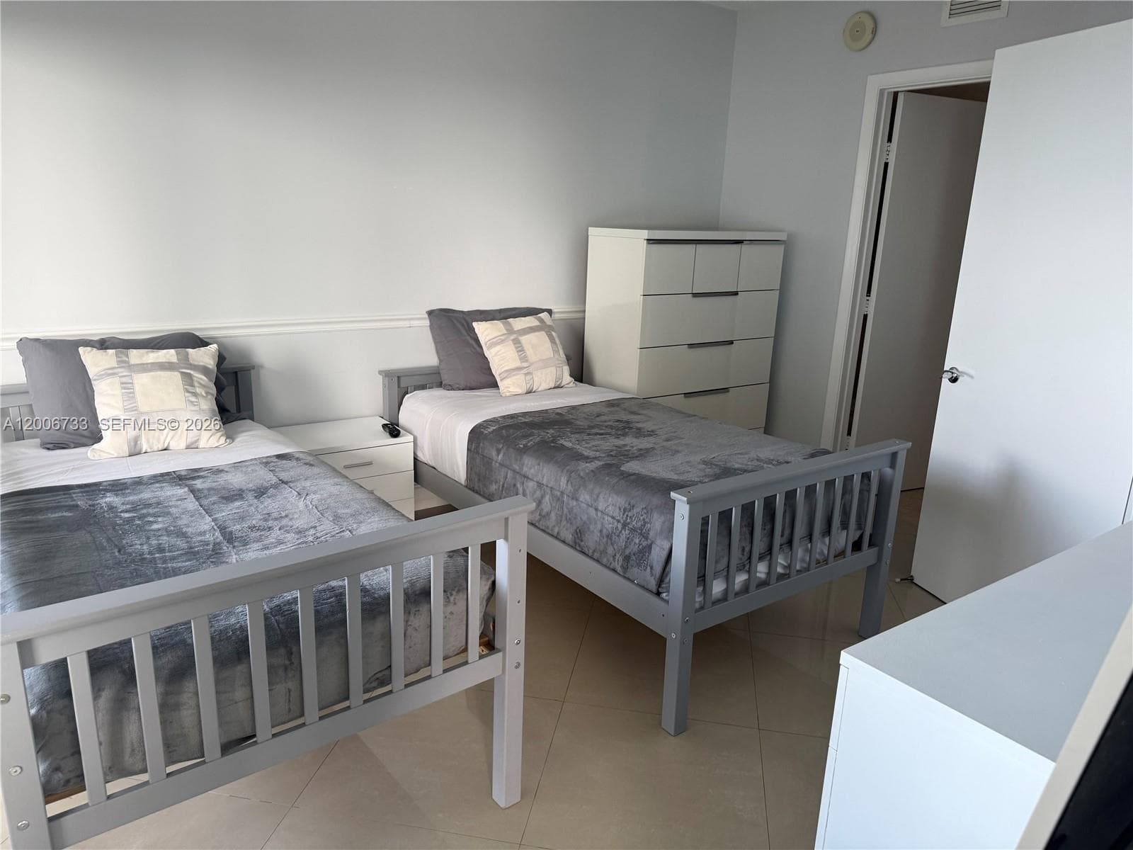 1830 Ocean Dr 1708 photo 11