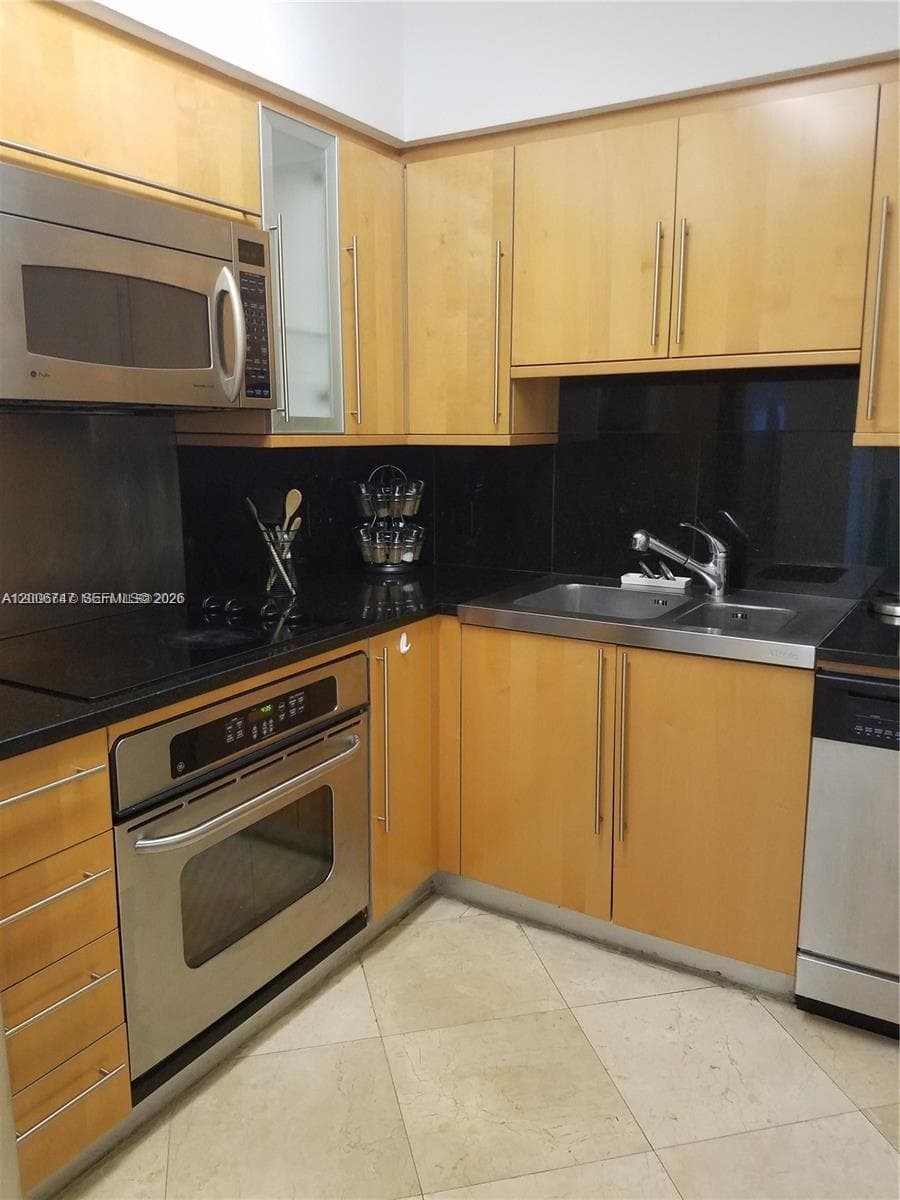 6365 Collins Ave 910 photo 7