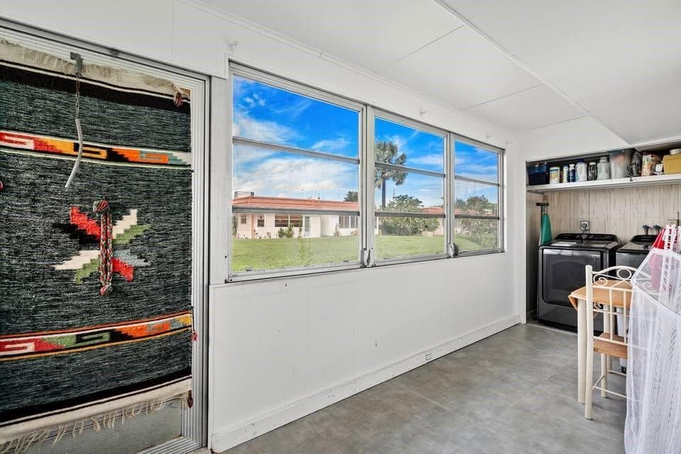 156 Seville photo 17