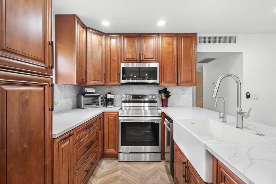 156 Seville photo 1