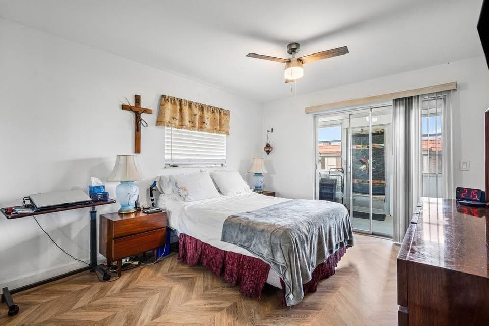 156 Seville photo 9