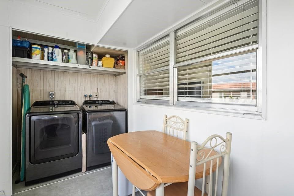 156 Seville photo 15
