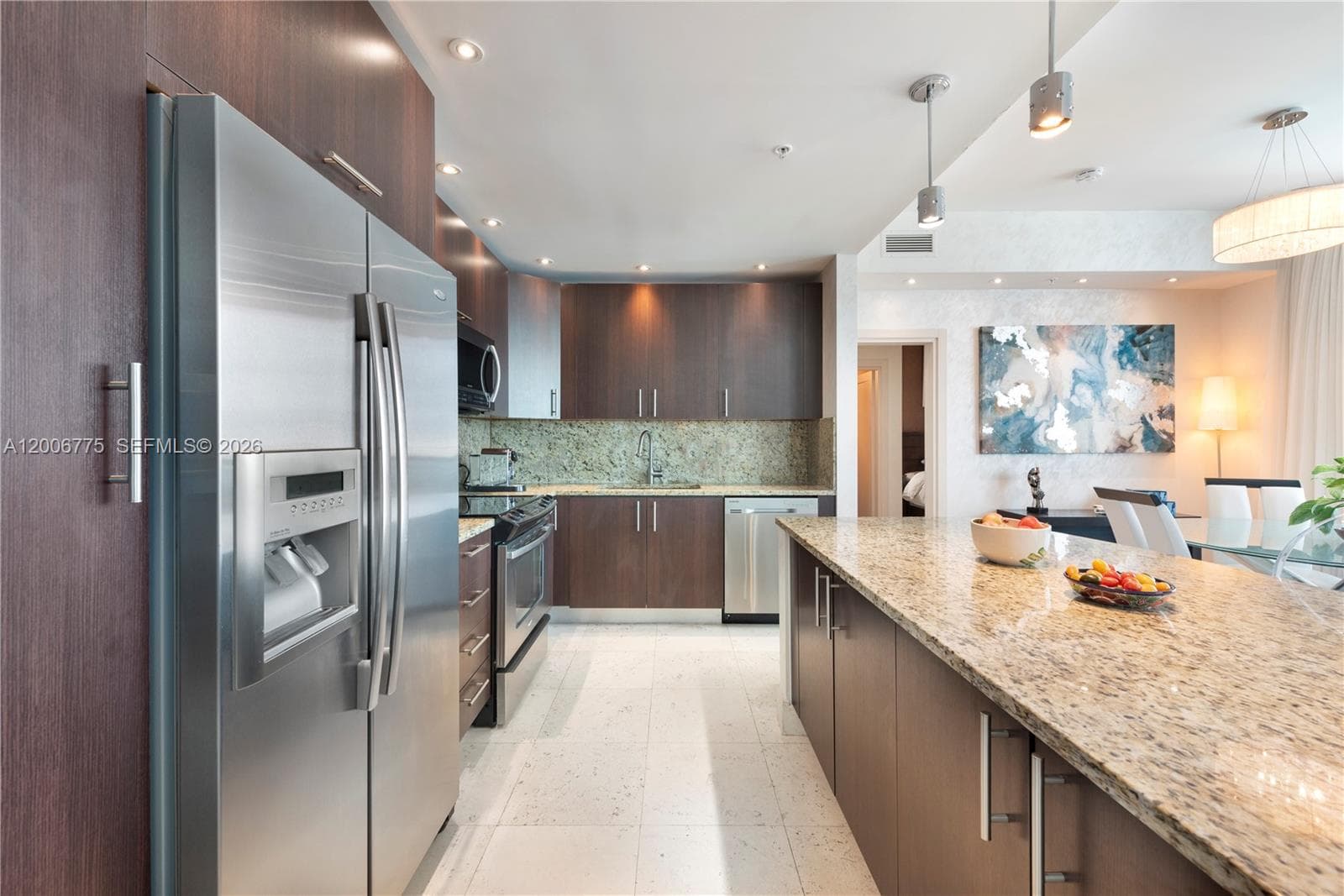 1945 Ocean Dr 1812 photo 2