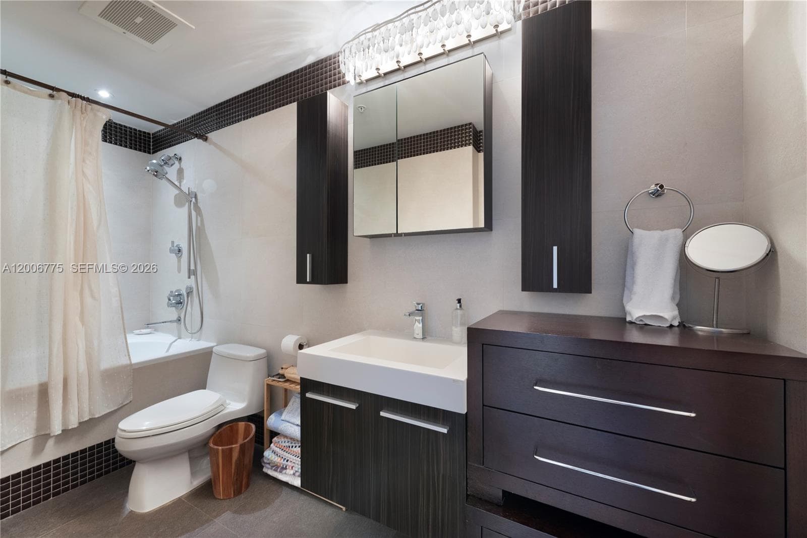 1945 Ocean Dr 1812 photo 16