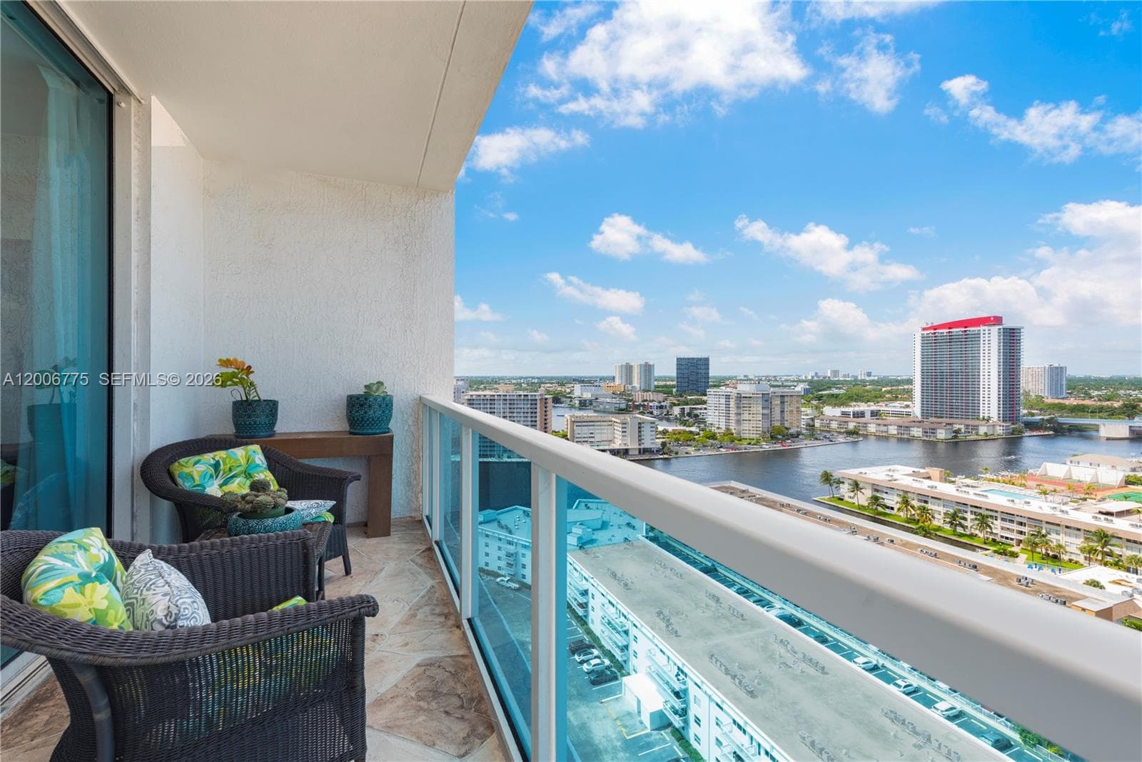 1945 Ocean Dr 1812 photo 9