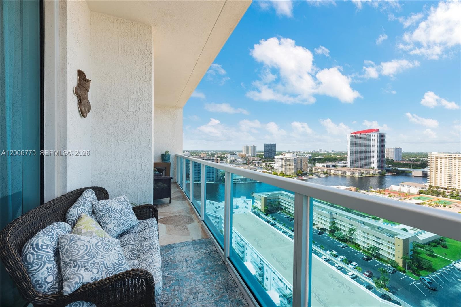 1945 Ocean Dr 1812 photo 8