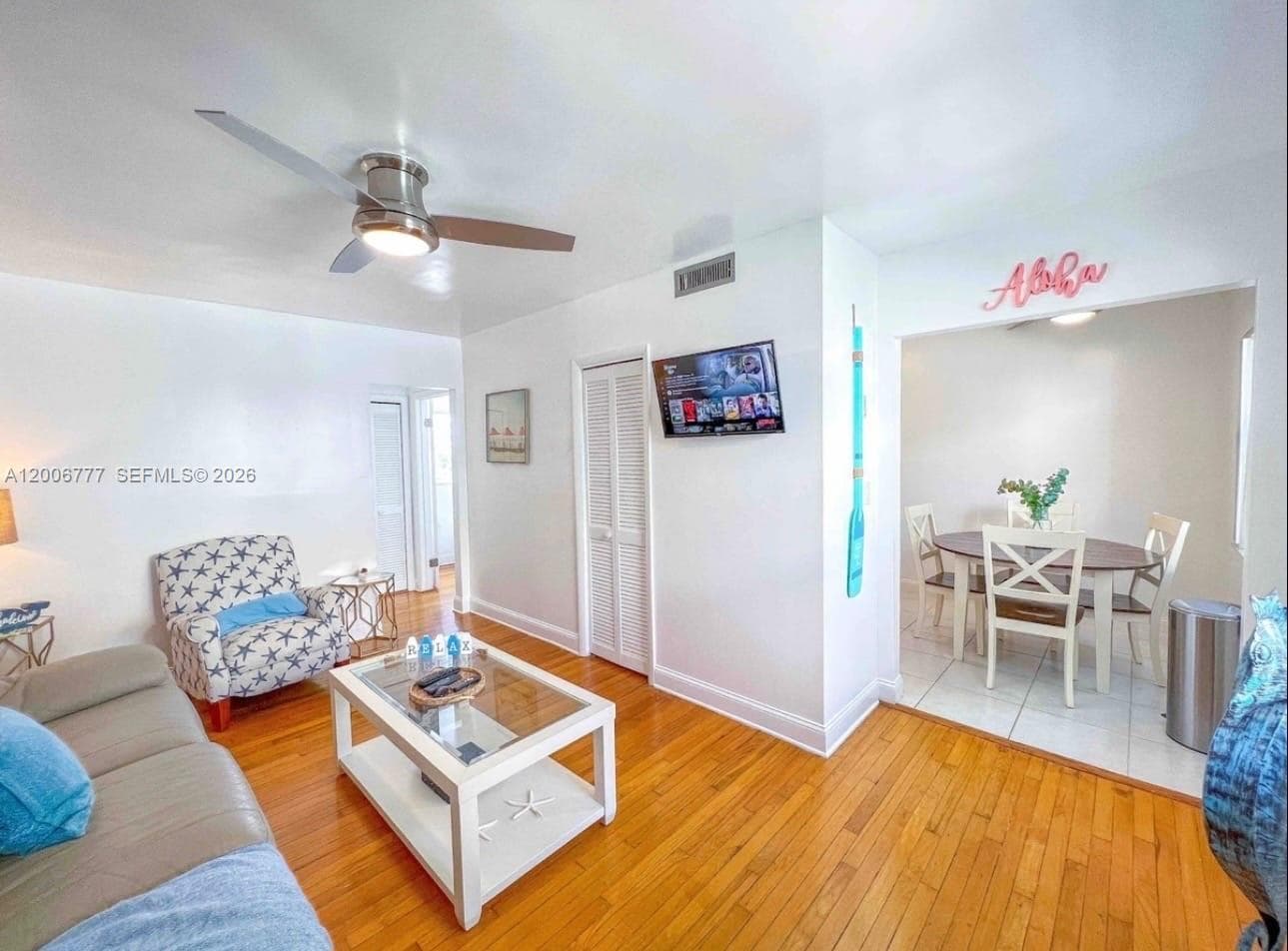 326 Wilson St 205 photo 4
