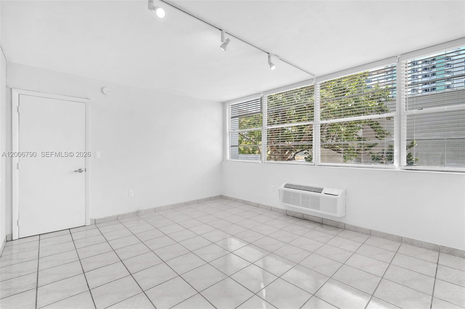 5313 Collins Ave 204 photo 16