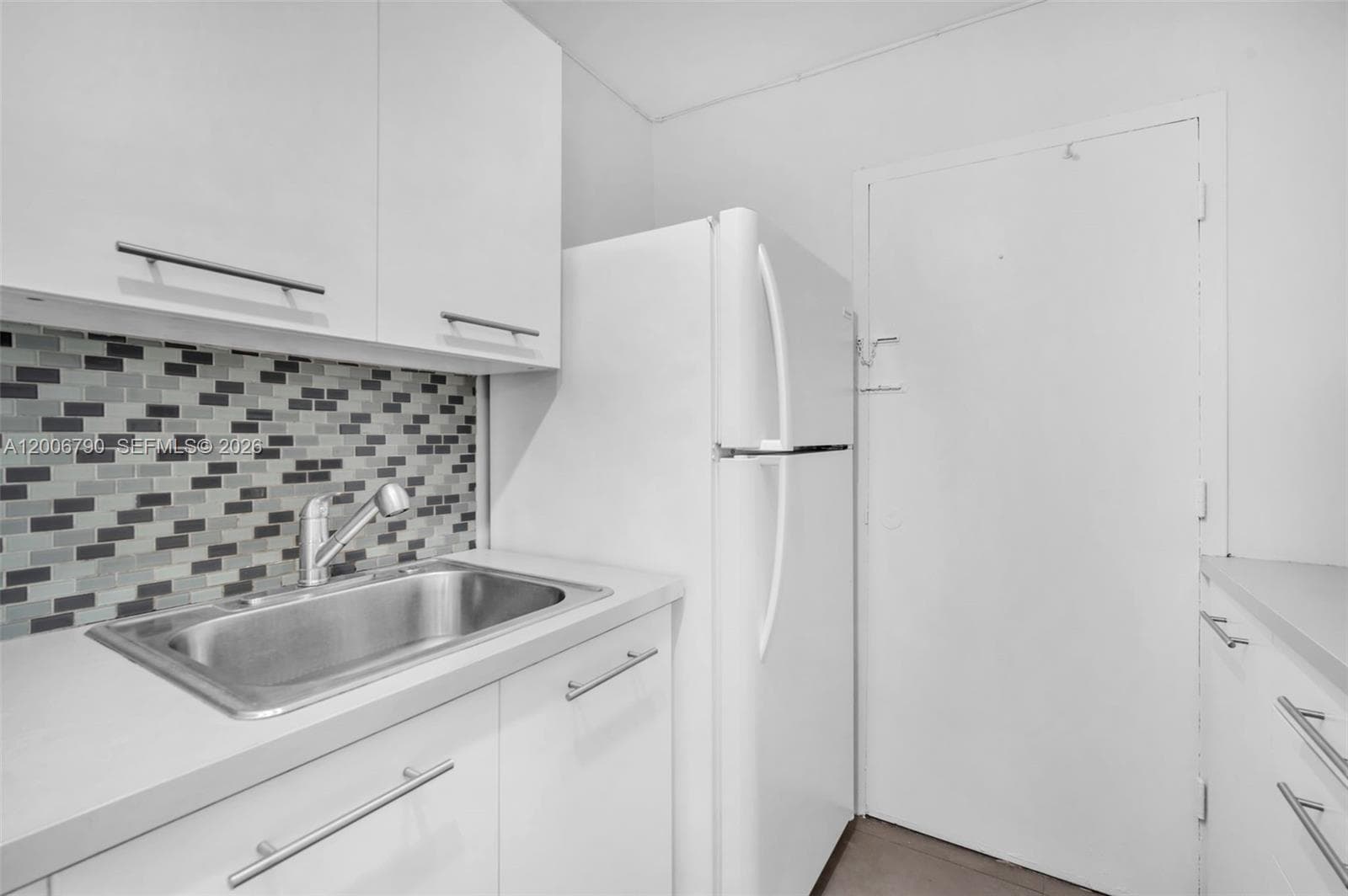 5313 Collins Ave 204 photo 12