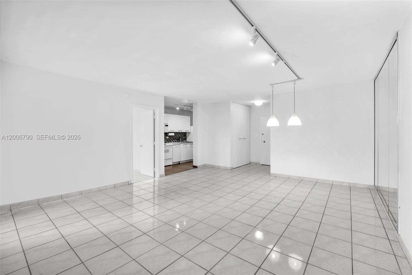 5313 Collins Ave 204 photo 7