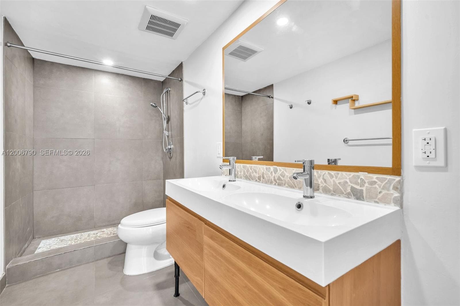 5313 Collins Ave 204 photo 20