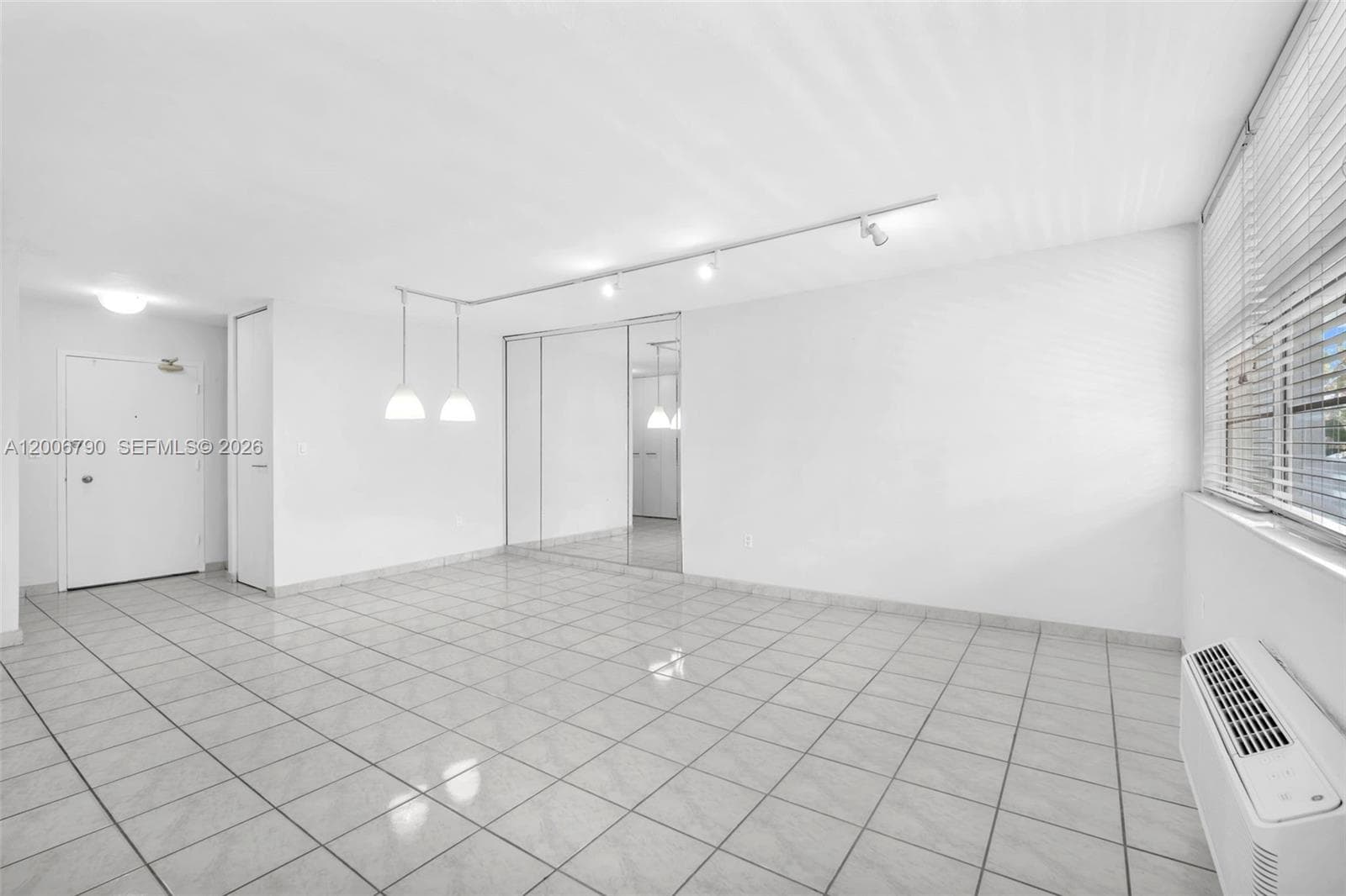 5313 Collins Ave 204 photo 9