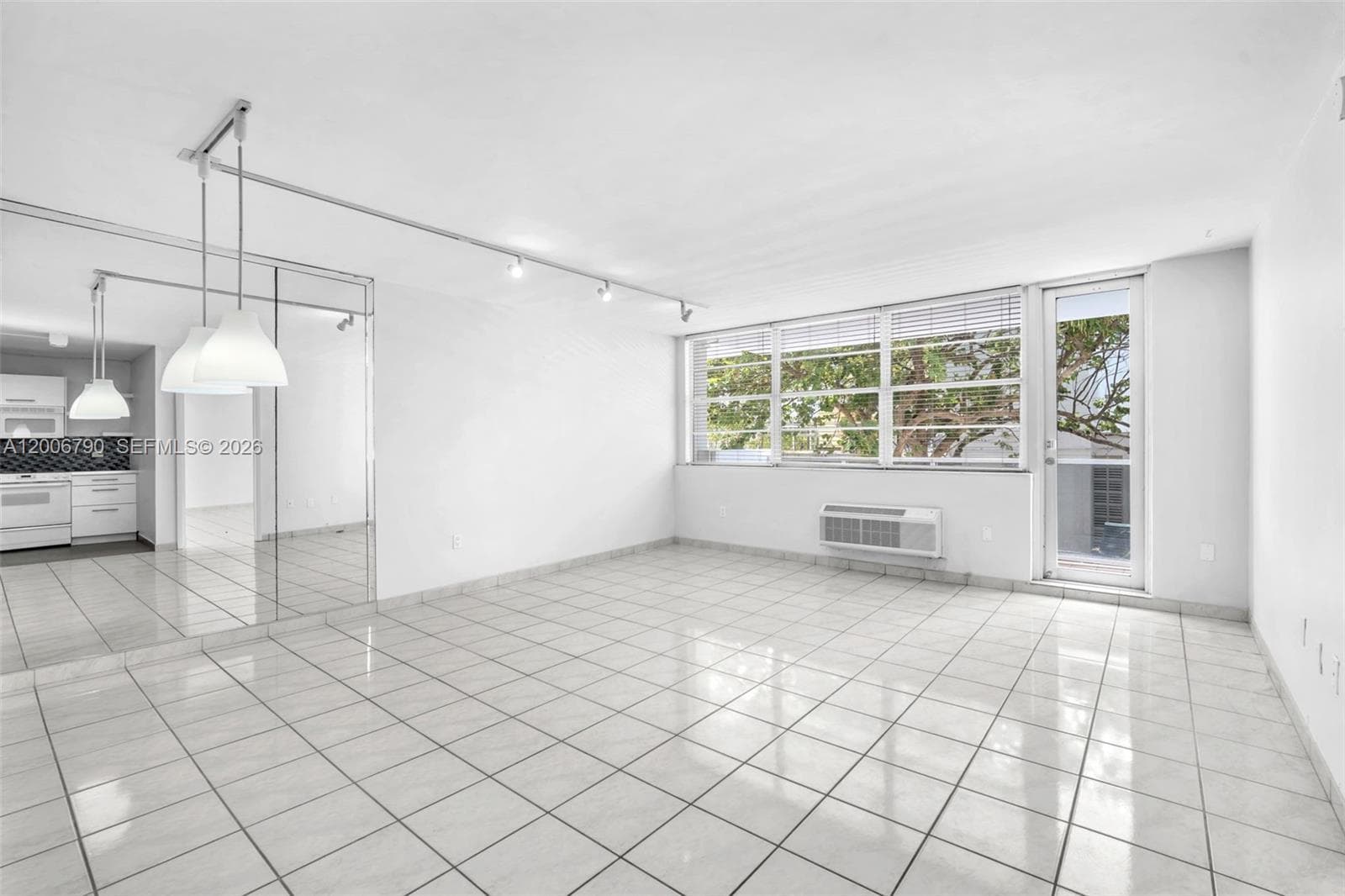 5313 Collins Ave 204 photo 10