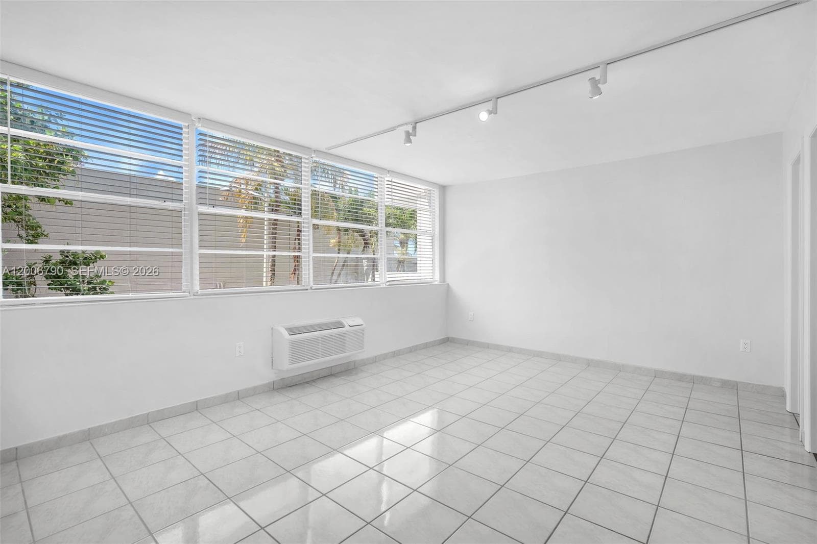 5313 Collins Ave 204 photo 15