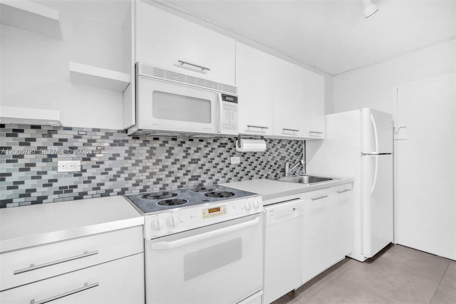 5313 Collins Ave 204 photo 11