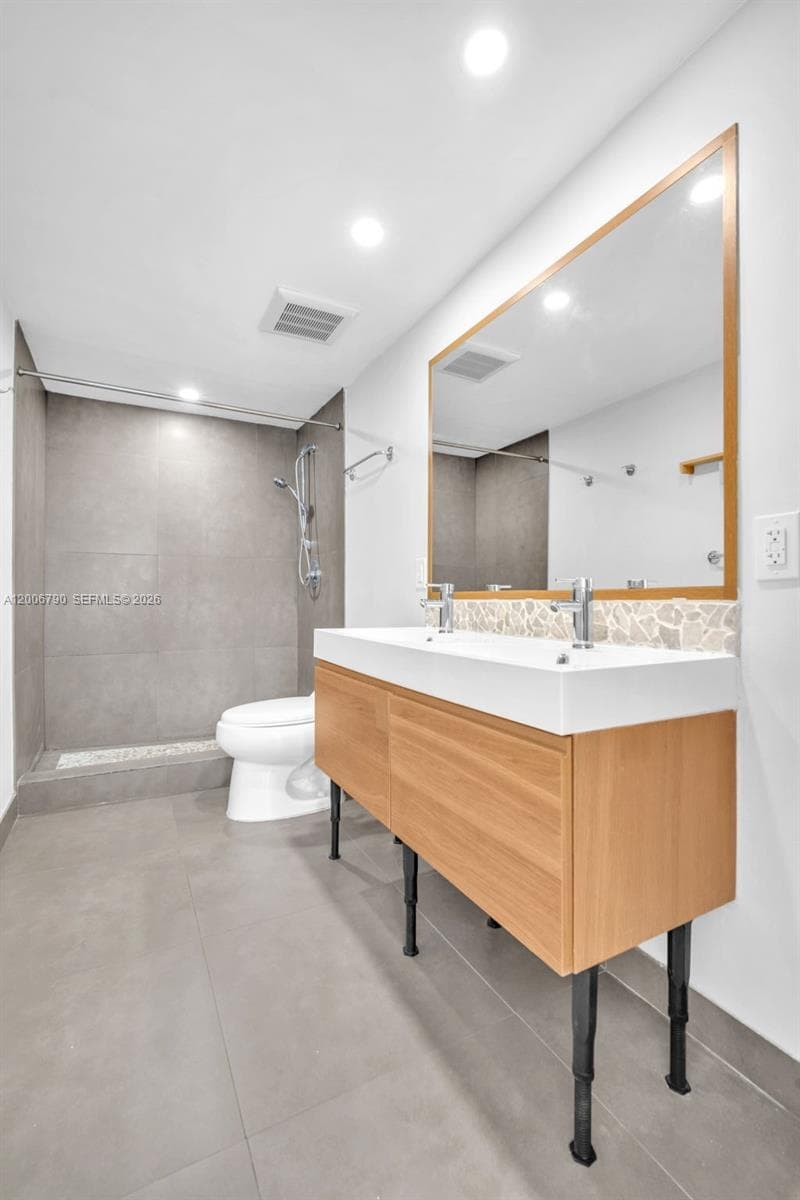 5313 Collins Ave 204 photo 19