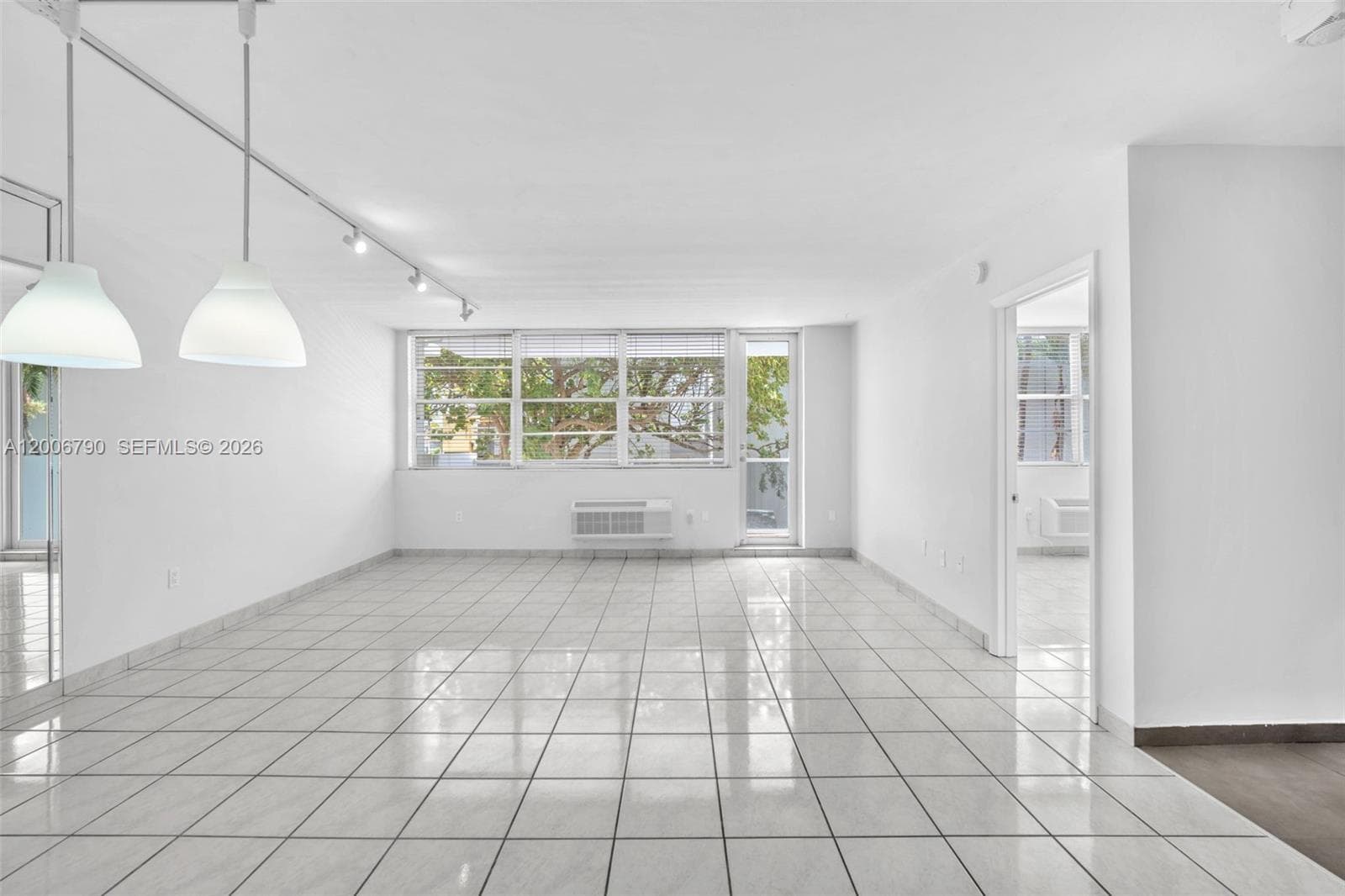 5313 Collins Ave 204 photo 4