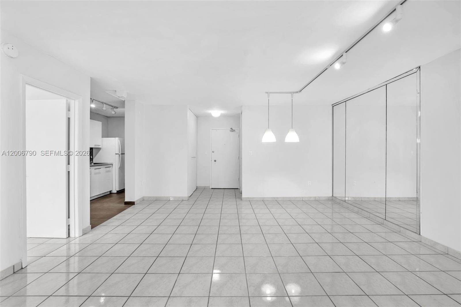 5313 Collins Ave 204 photo 8