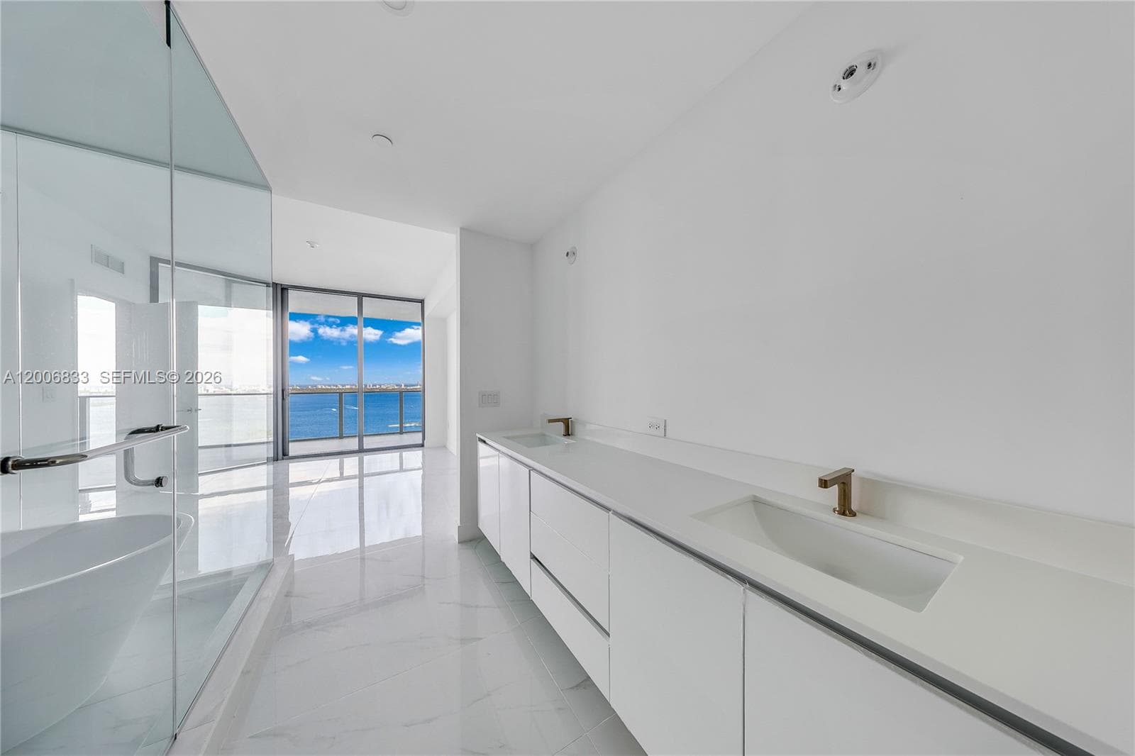 700 24 Street 3402 photo 16