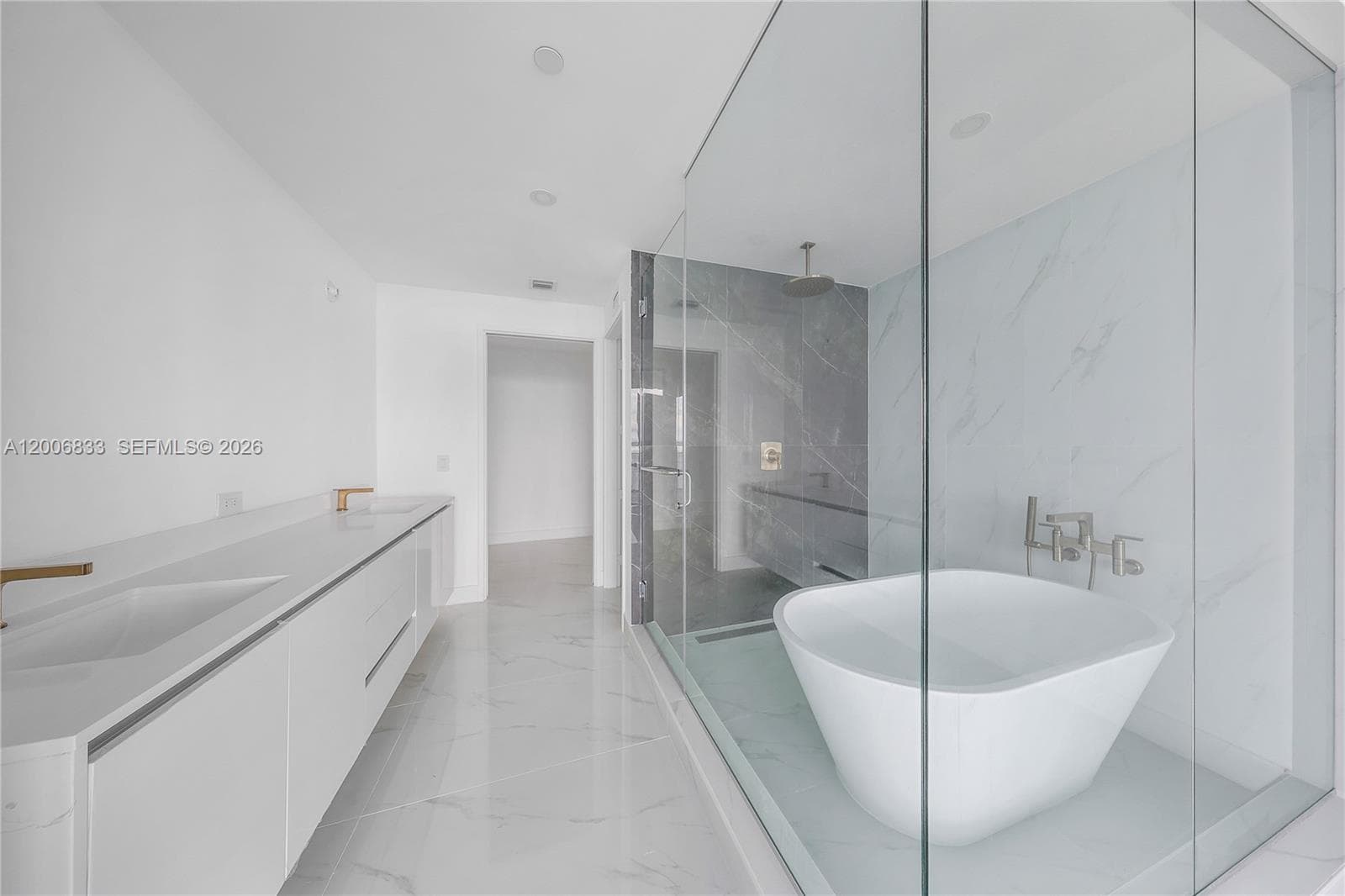 700 24 Street 3402 photo 14