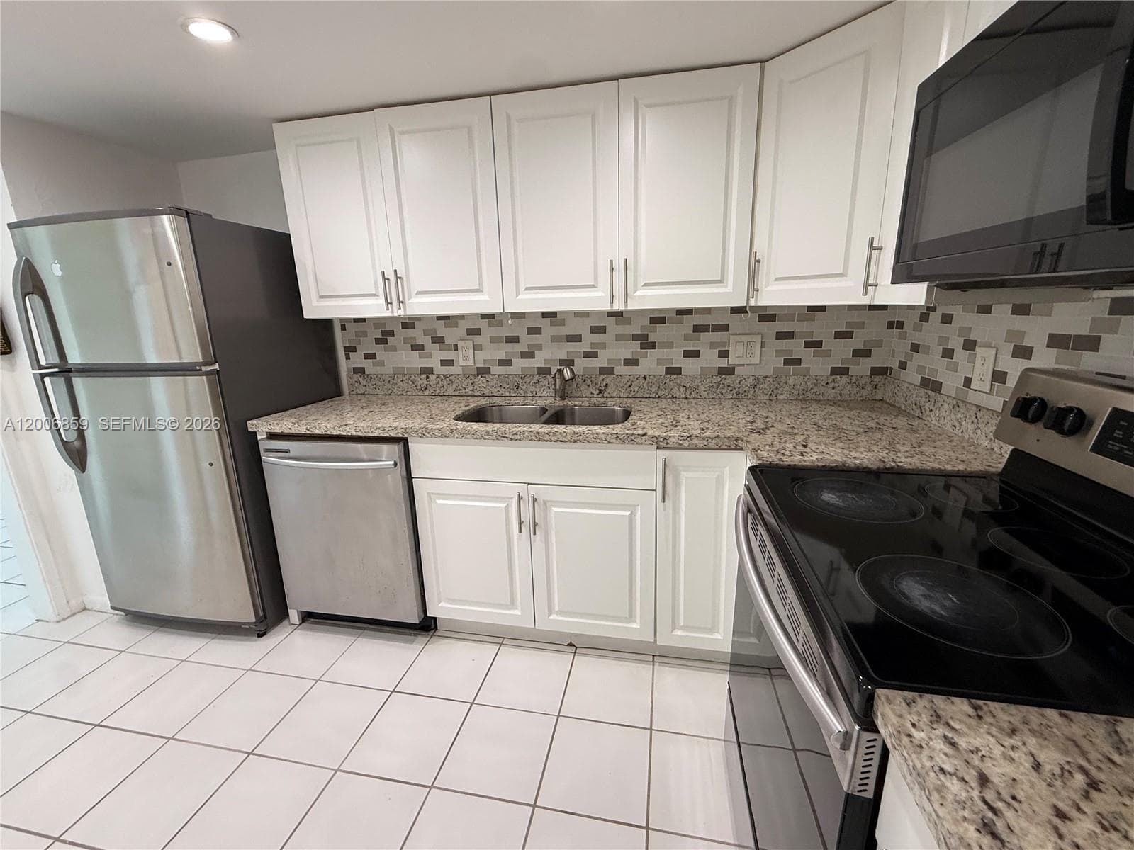 400 Kings Point Dr 608 photo 2