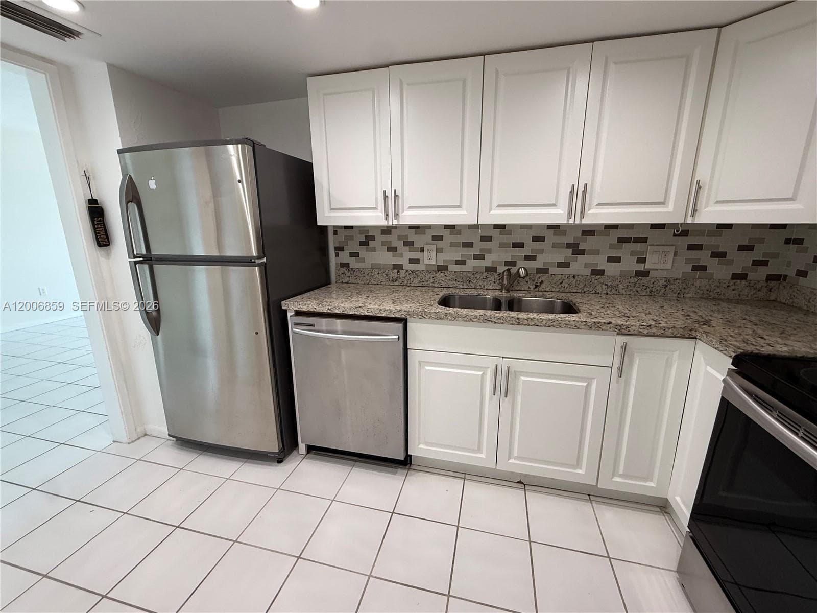 400 Kings Point Dr 608 photo 3