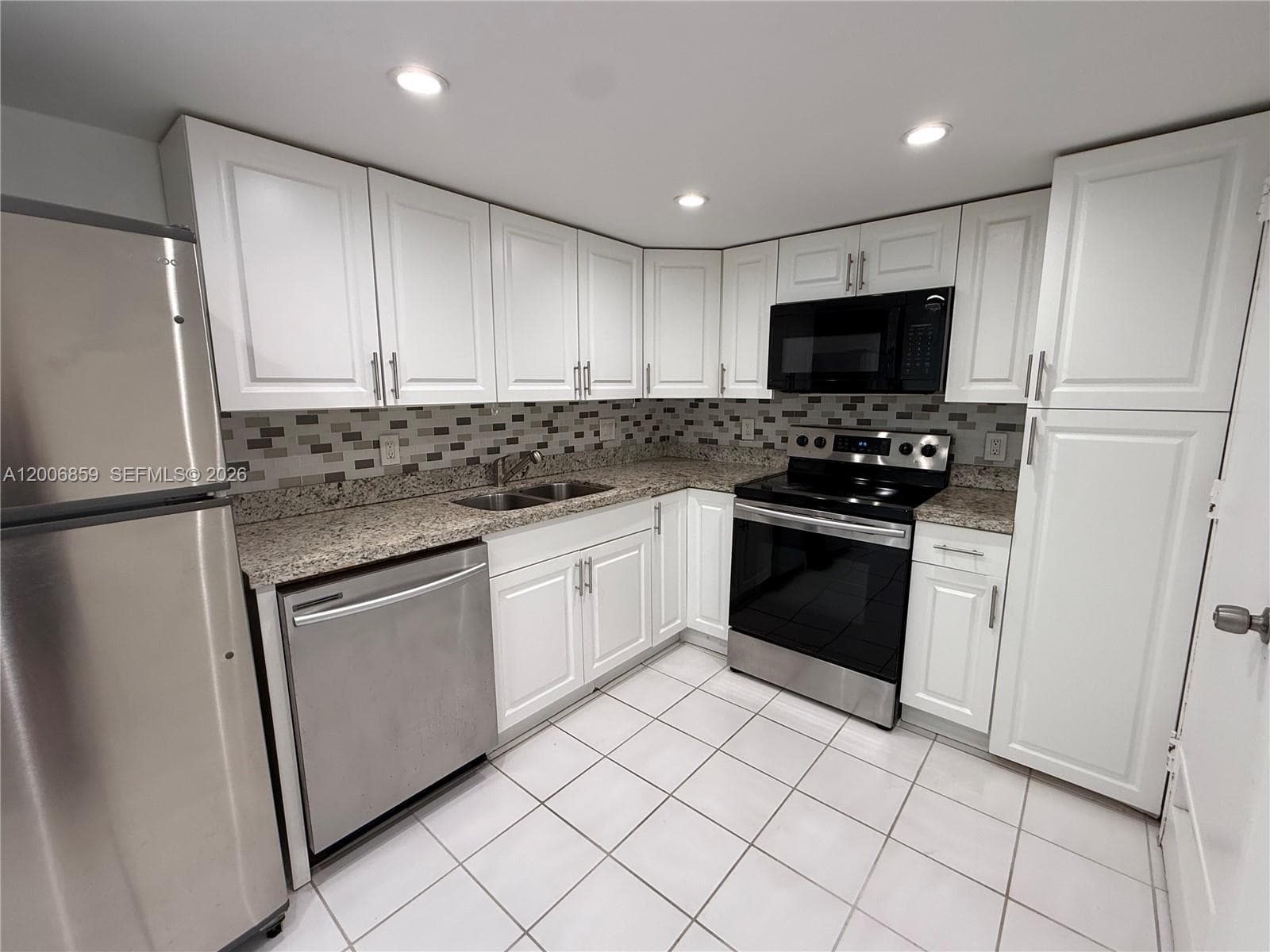 400 Kings Point Dr 608 photo 1