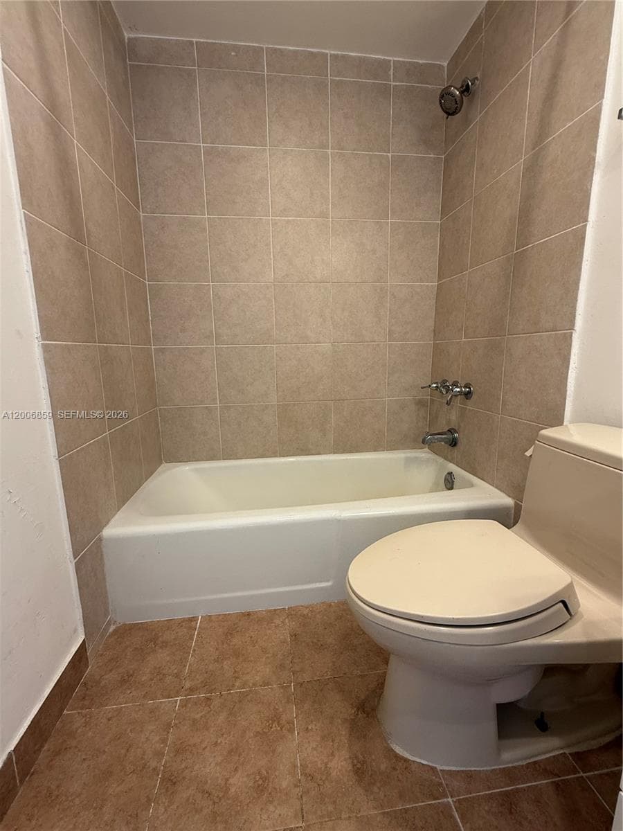 400 Kings Point Dr 608 photo 11