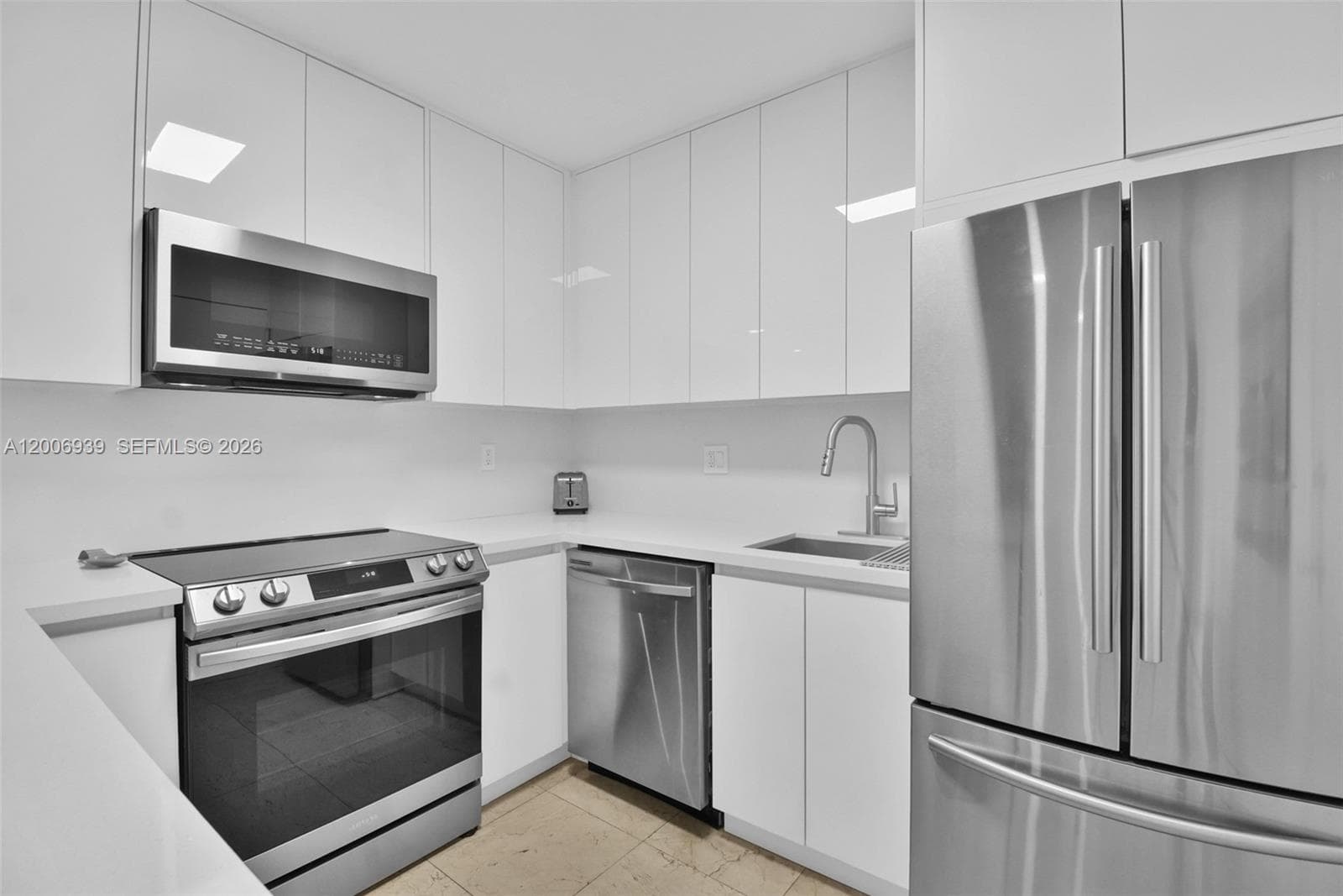 2000 135th St 411 photo 18