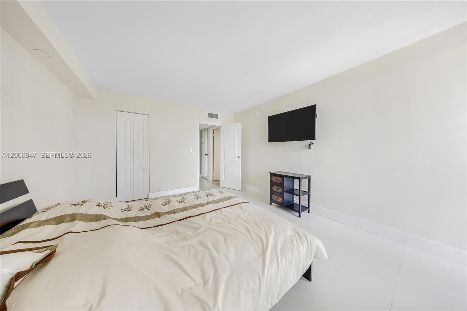 100 Bayview Dr 606 photo 17