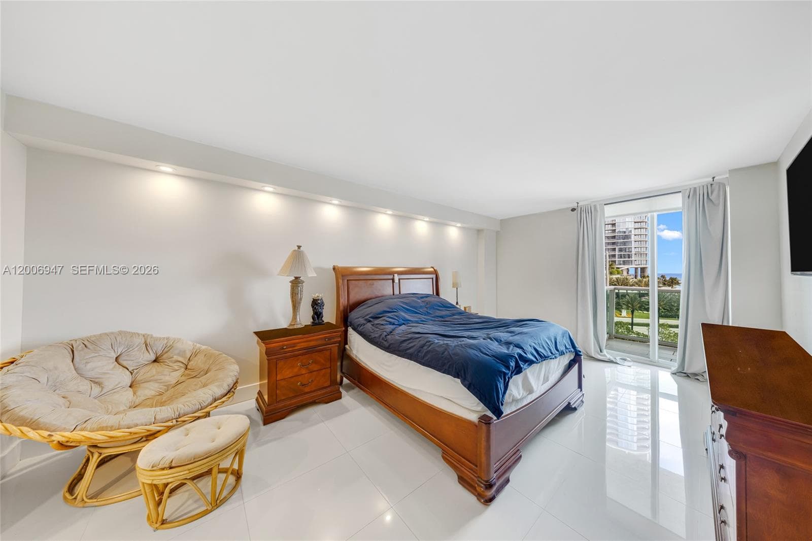 100 Bayview Dr 606 photo 18