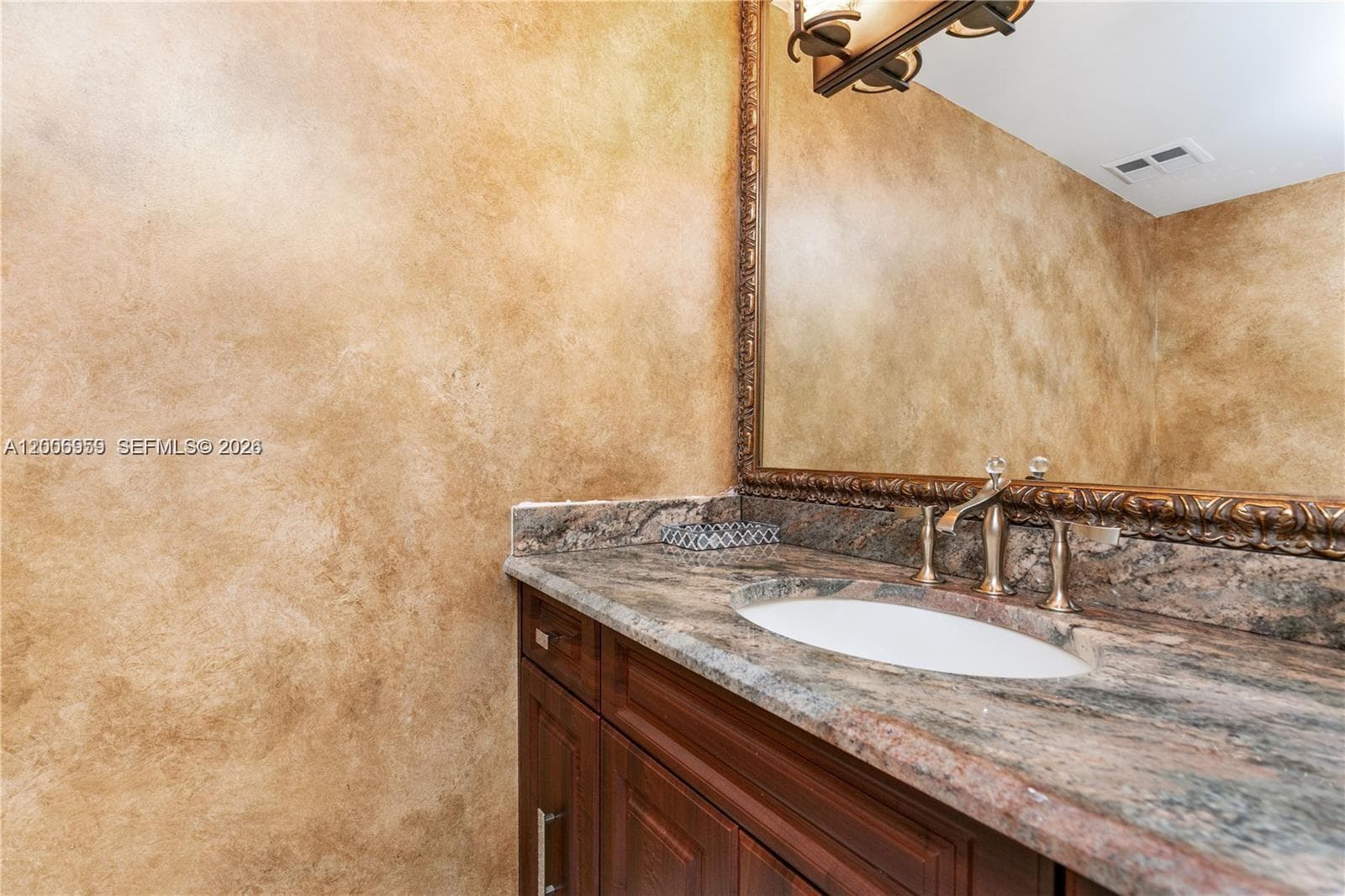 20201 E Country Club Dr 1006 photo 22