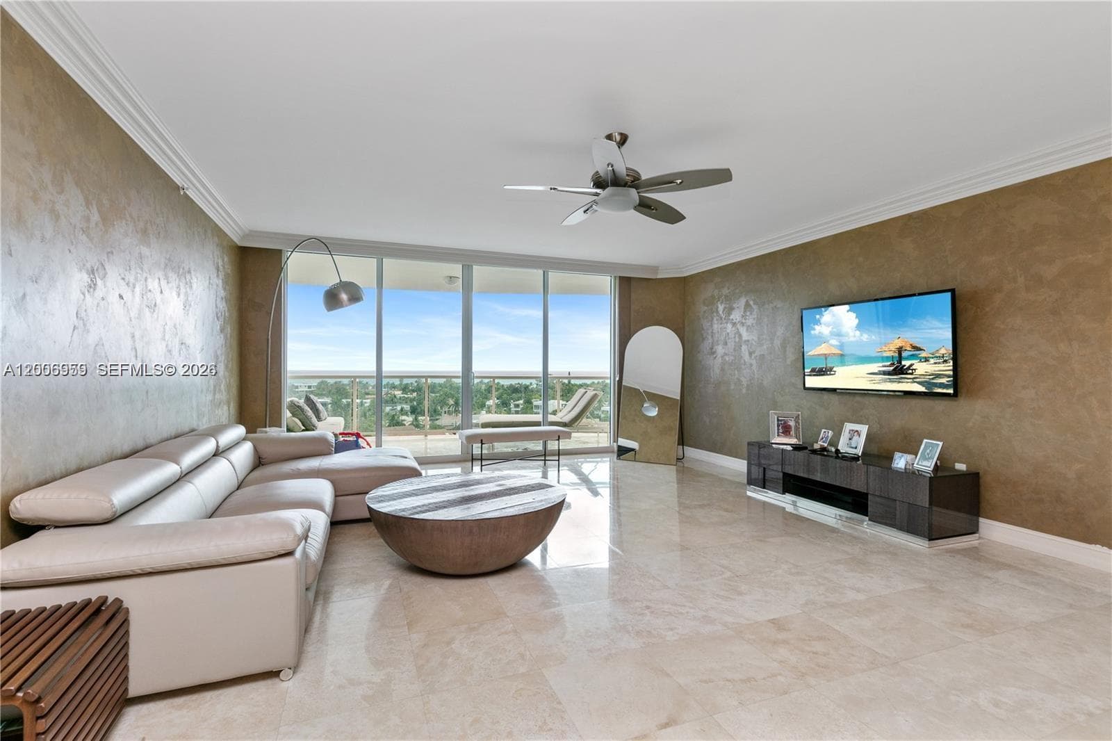 20201 E Country Club Dr 1006 photo 7