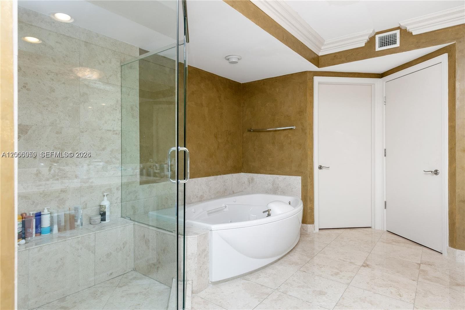 20201 Country Club Dr 1006 photo 19