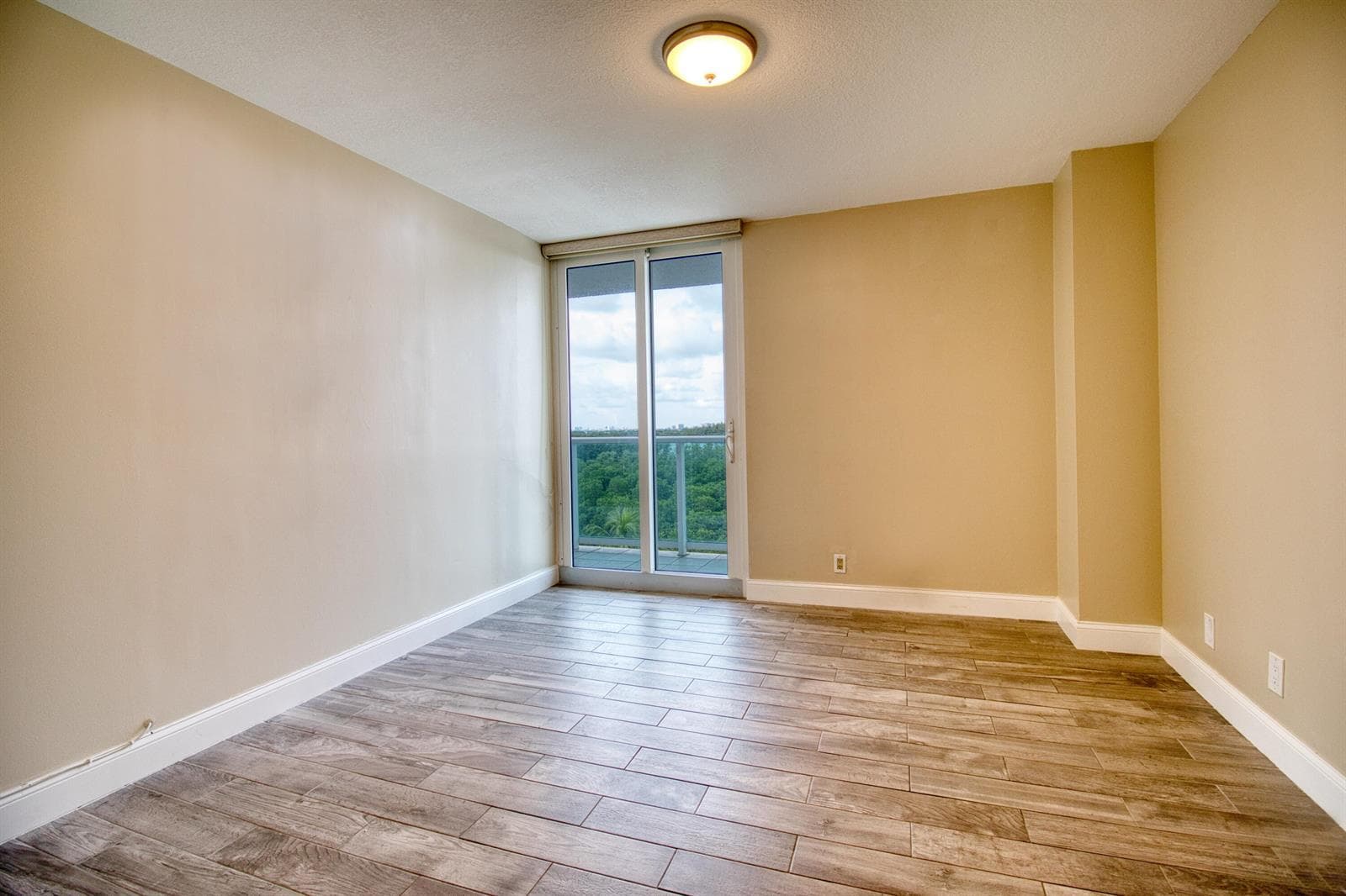 100 Bayview Drive 618 photo 15