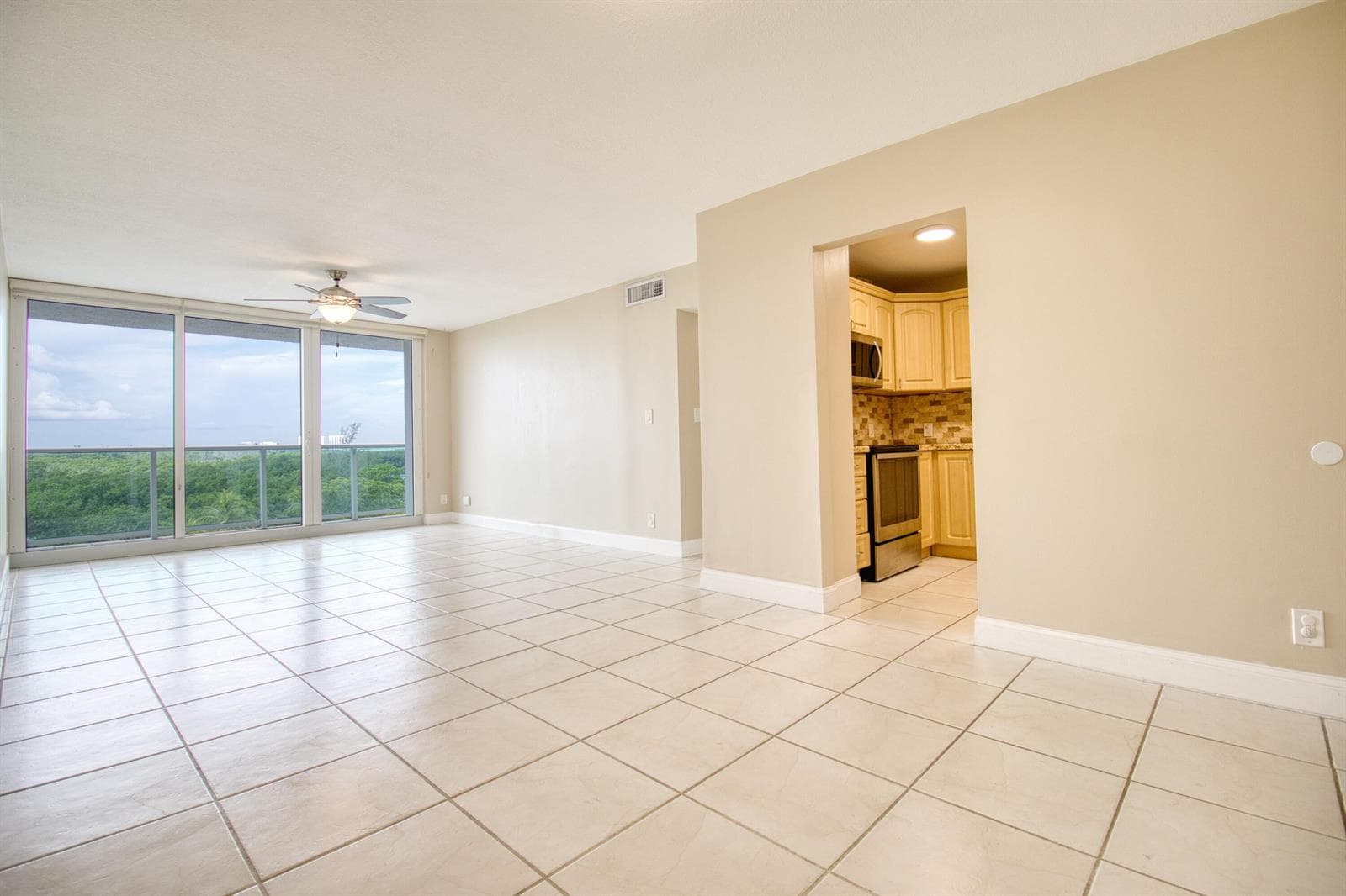 100 Bayview Drive 618 photo 4