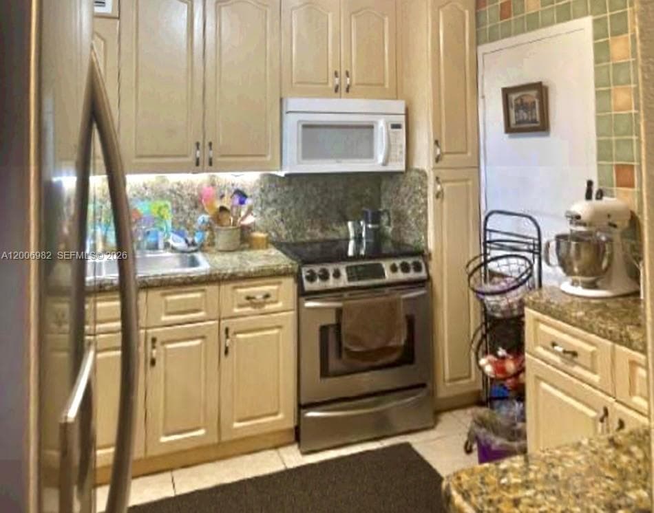 427 Golden Isles Dr 7J photo 23