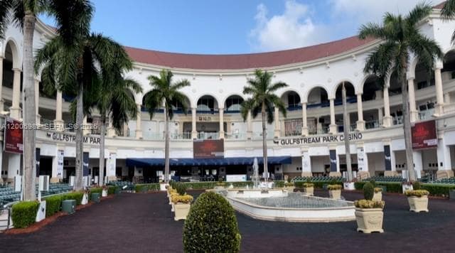 427 Golden Isles Dr 7J photo 3