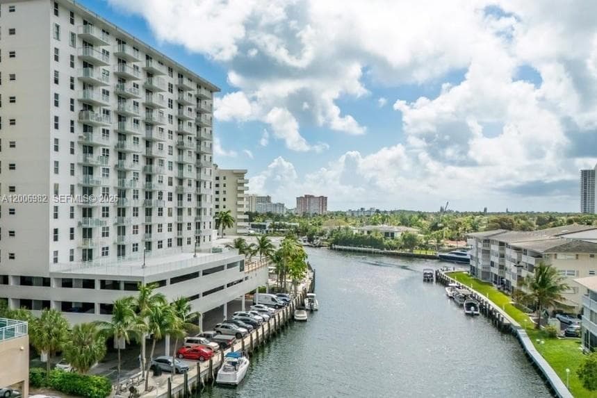 427 Golden Isles Dr 7J photo 9