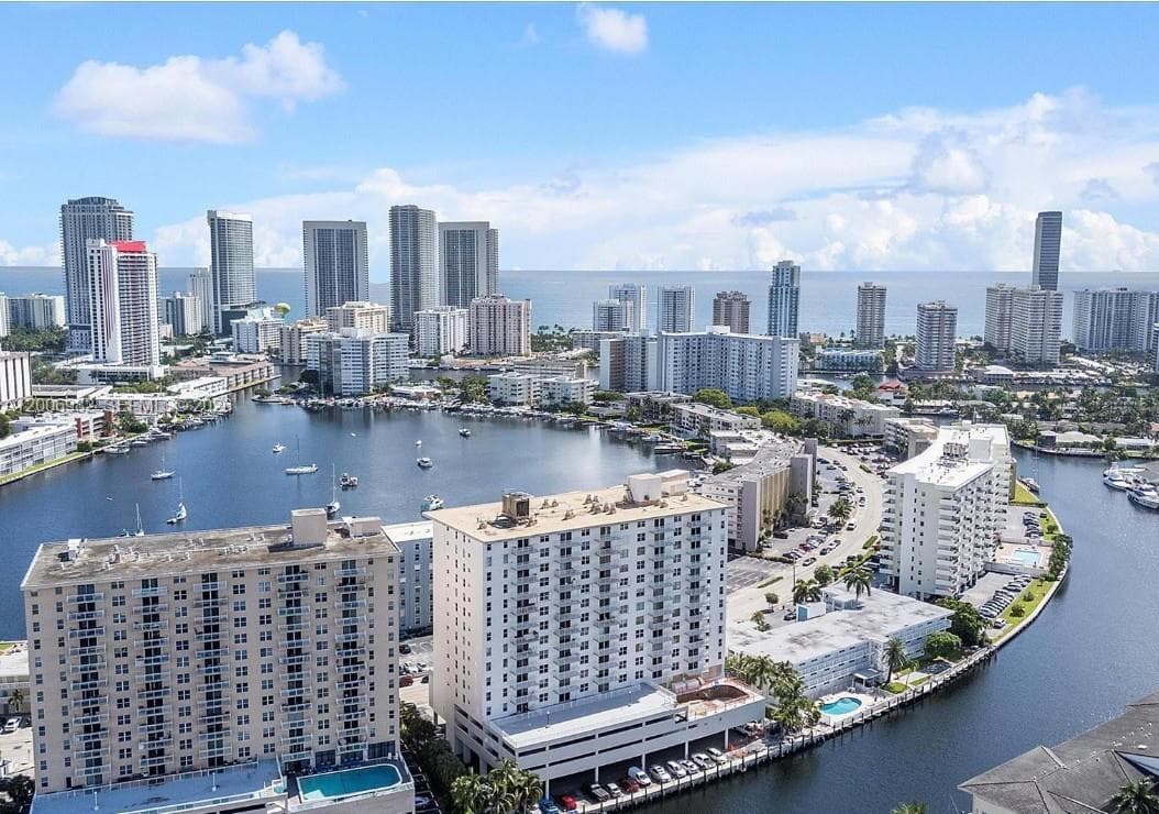 427 Golden Isles Dr 7J photo 10