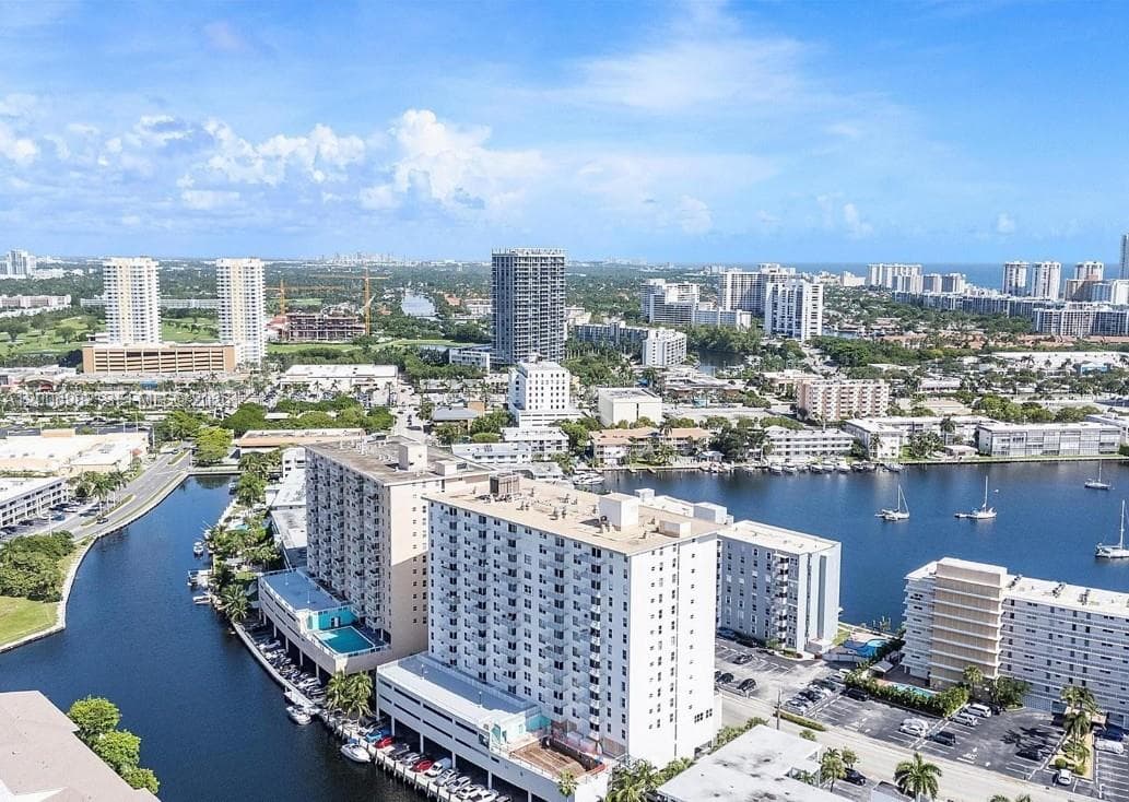 427 Golden Isles Dr 7J photo 4