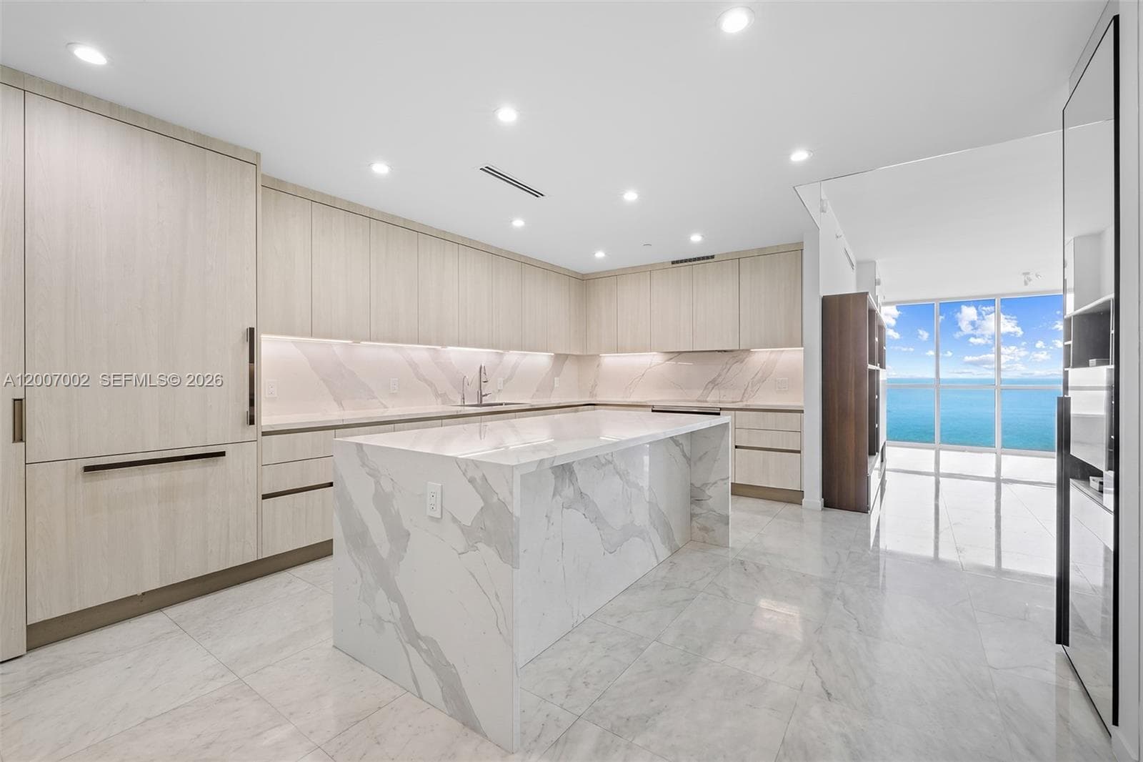 100 Pointe Dr 2107 photo 3